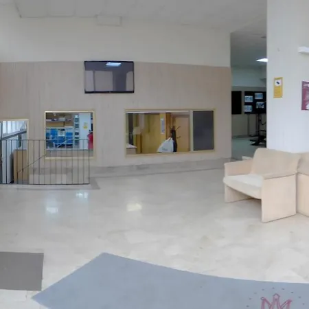 Hostal Residencia Universitaria José Sardina *