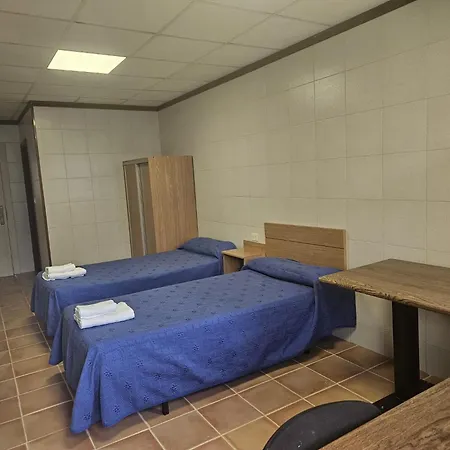 Hostal Residencia Universitaria José Sardina *